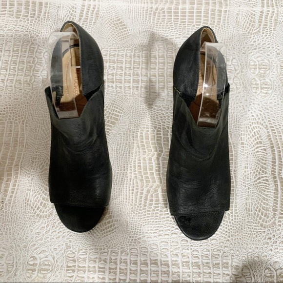 Me Too Women's Adam Tucker McKenna Cuoio Sandal - Picture 2 of 13